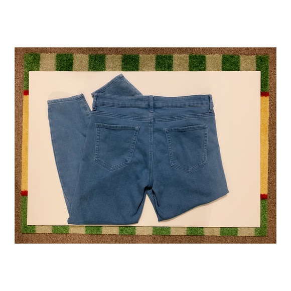 ๐ฟ F21 Jeans โ FREE W/ BUNDLE - Picture 2 of 2